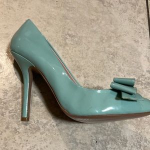 Betsy Johnson Pastel Green Pumps